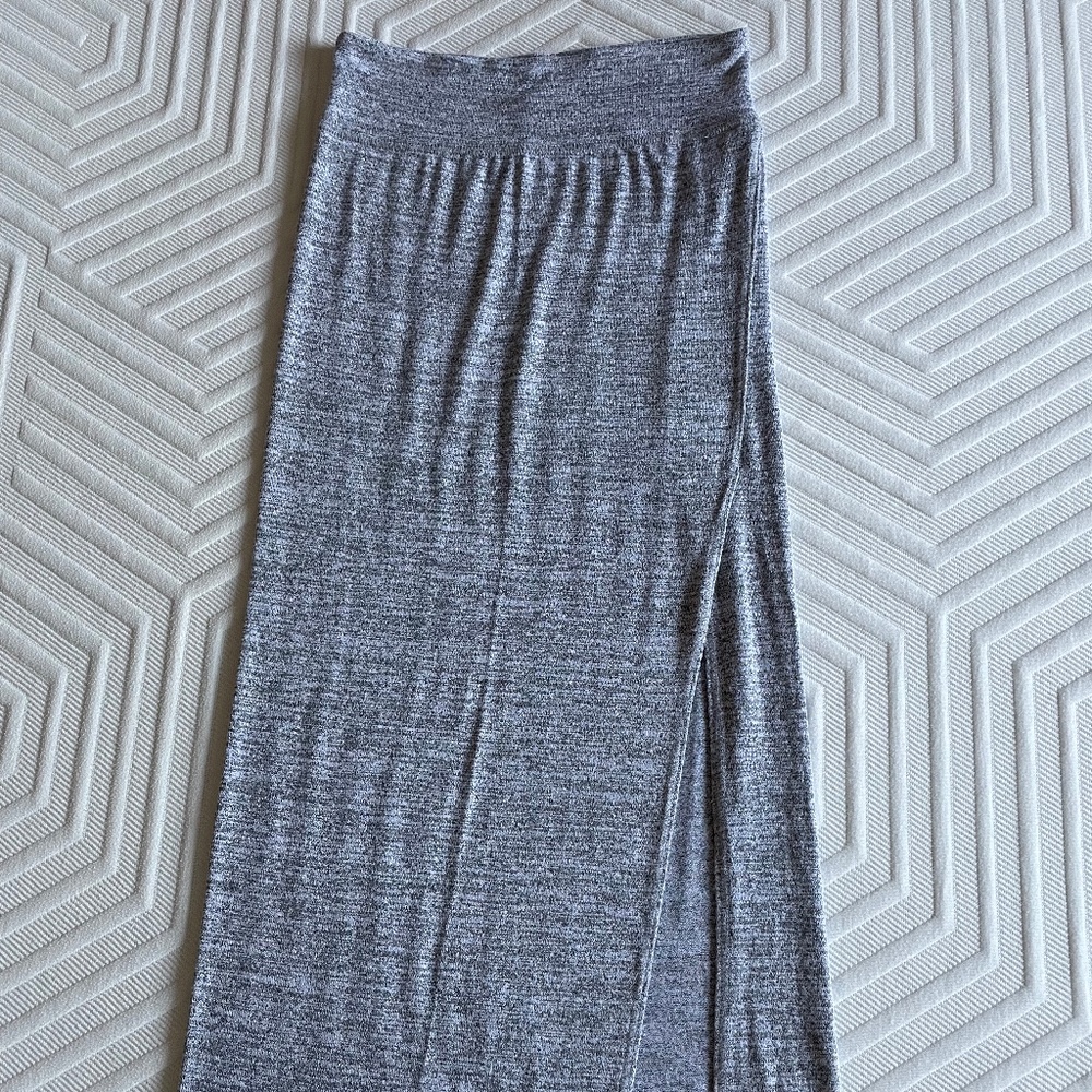 Aritzia Wilfred, Heathered grey Shields Skirt, Midi skirt with slit, Size small